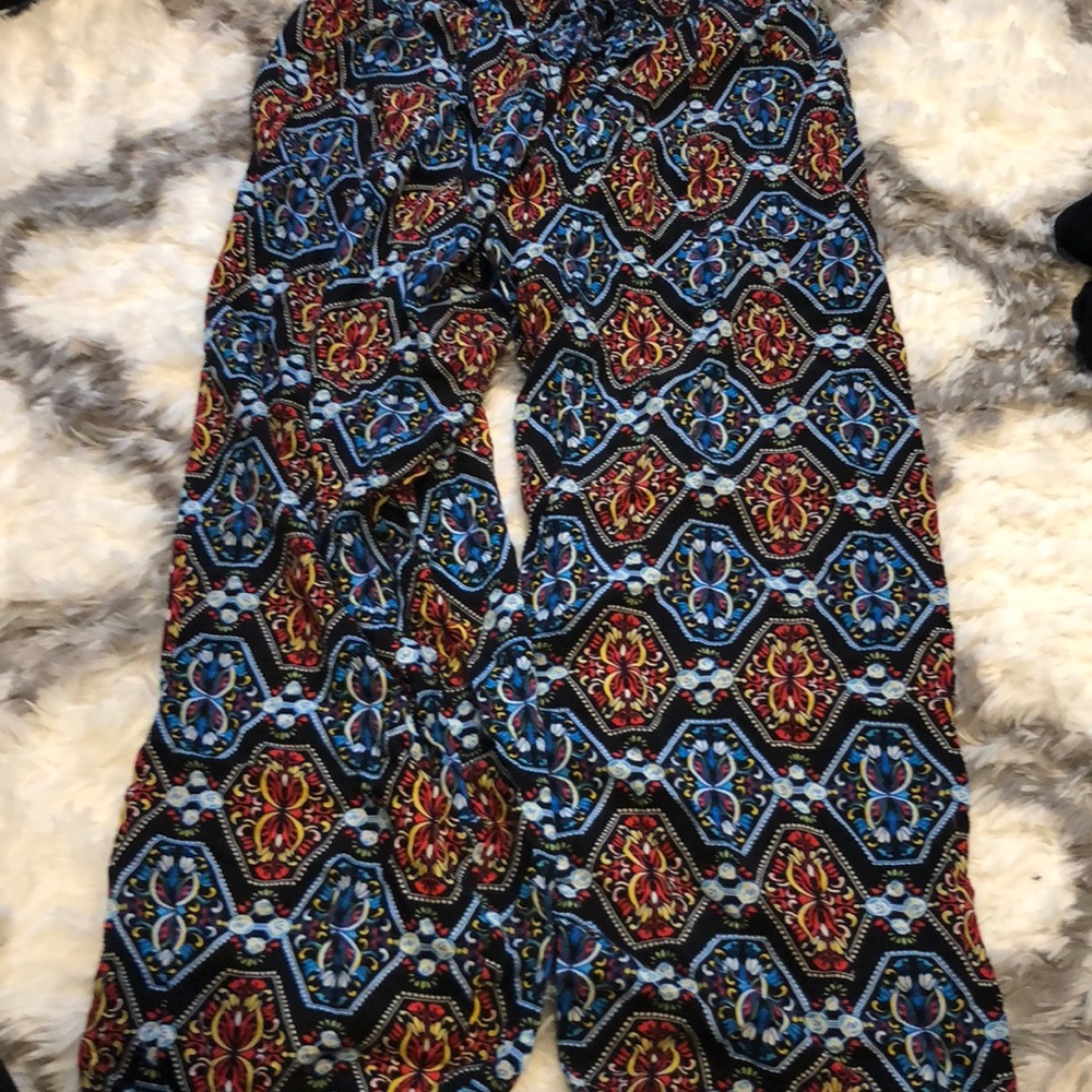 🌴 5/$25 Funky design loose Capri pants